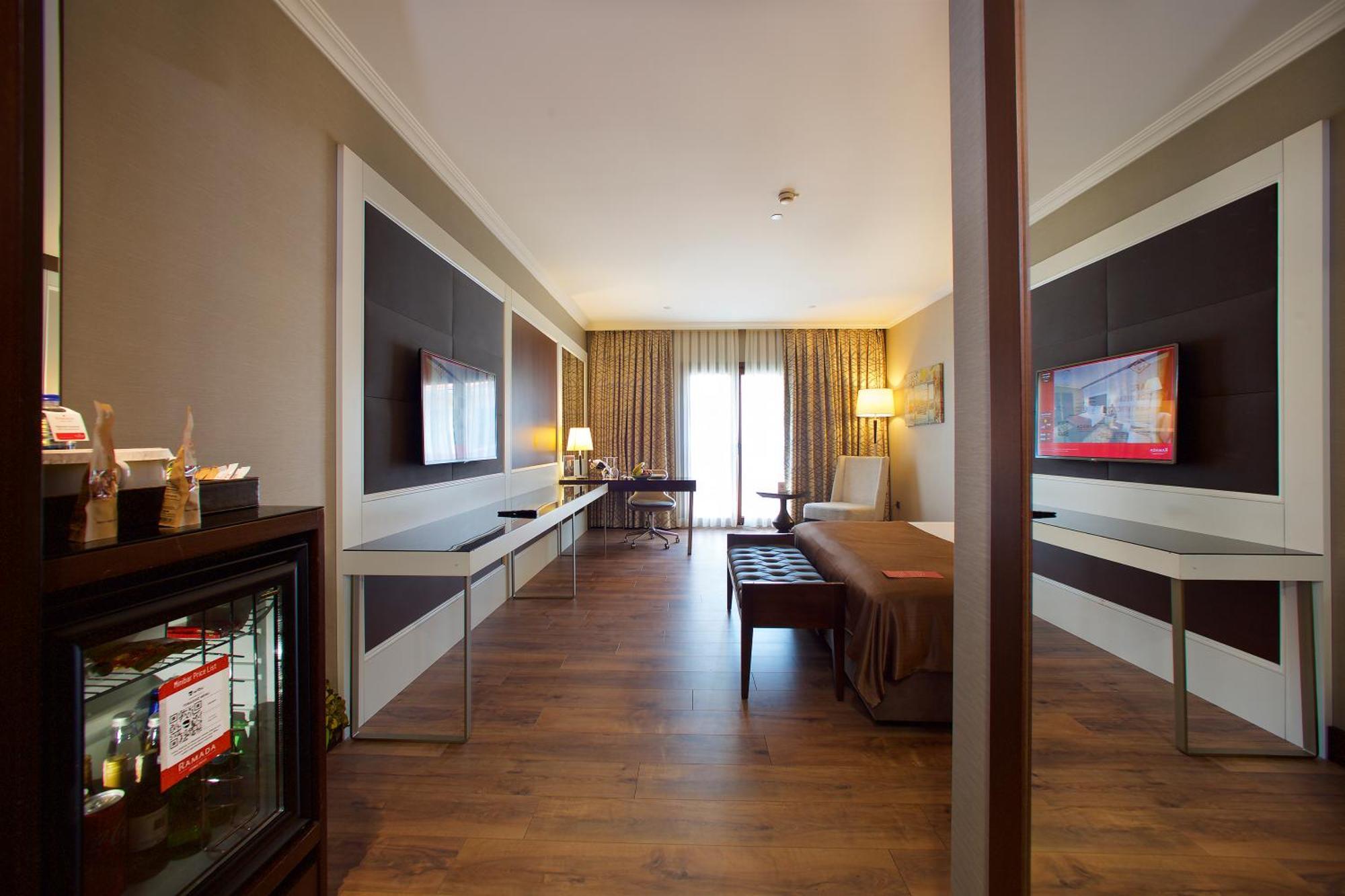 Ramada By Wyndham Istanbul Merter Luaran gambar Suite