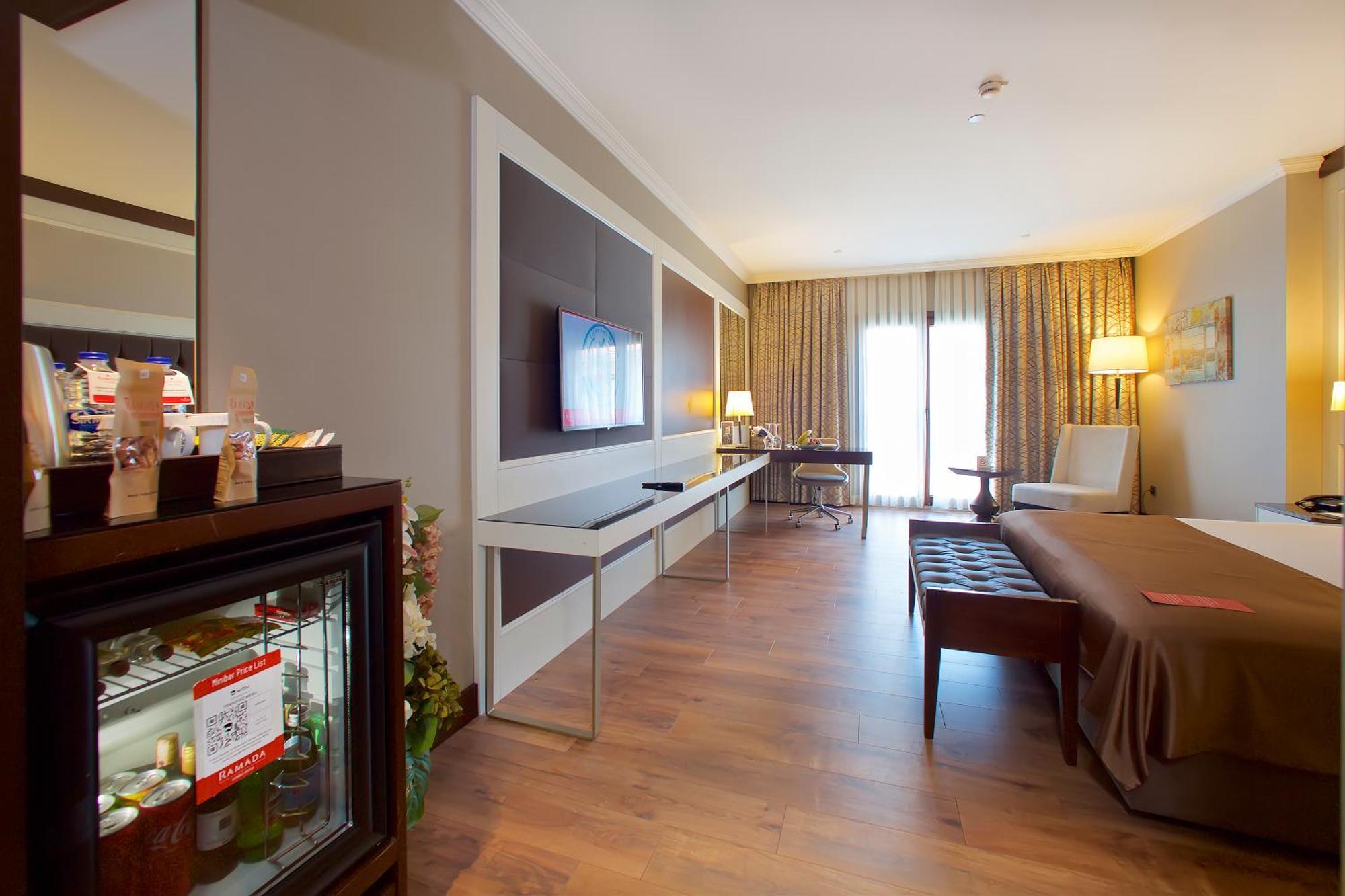 Ramada By Wyndham Istanbul Merter Luaran gambar A room at the hotel