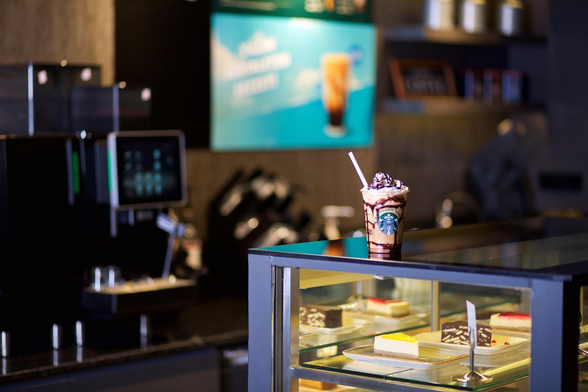Ramada By Wyndham Istanbul Merter Luaran gambar A Frappuccino