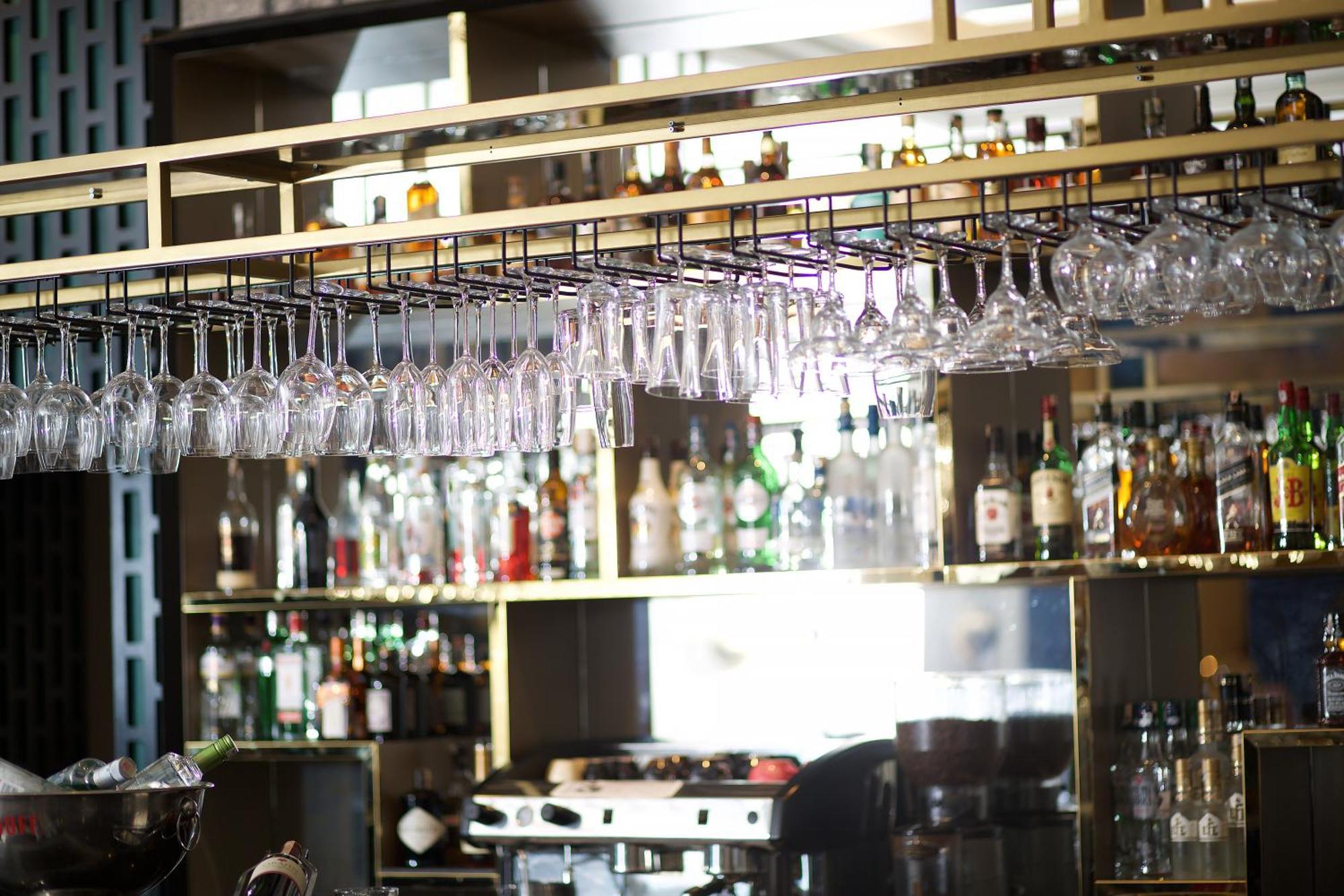 Ramada By Wyndham Istanbul Merter Luaran gambar Wine glasses hanging above a bar