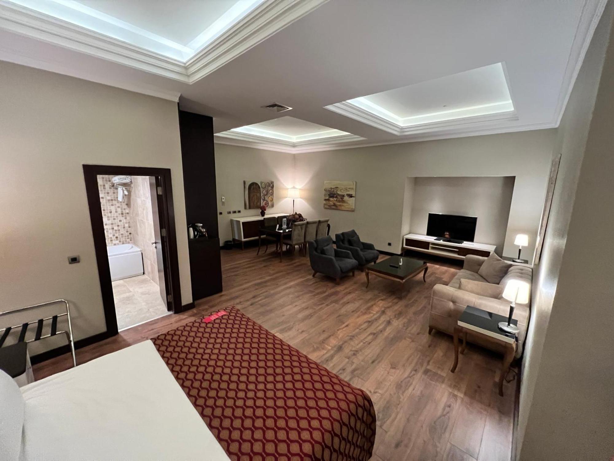 Ramada By Wyndham Istanbul Merter Luaran gambar Suite at the hotel