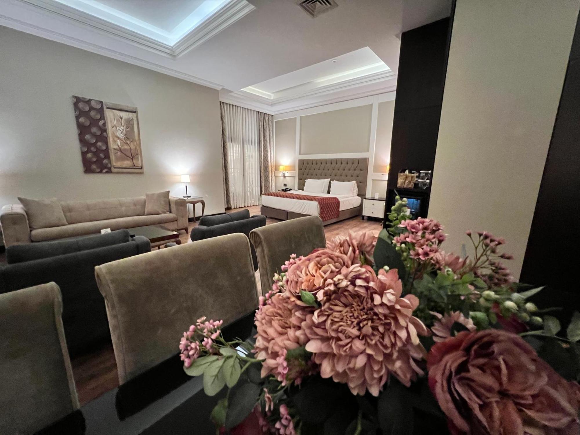 Ramada By Wyndham Istanbul Merter Luaran gambar Suite