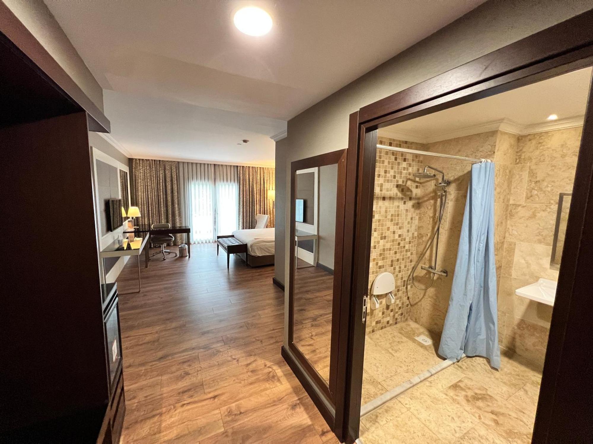 Ramada By Wyndham Istanbul Merter Luaran gambar A typical room at the hotel